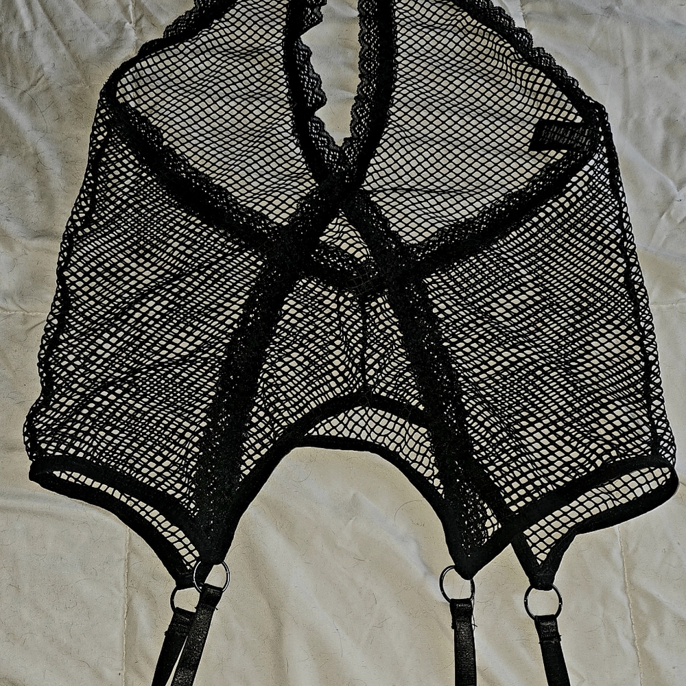 **SOLD** 𝕊𝕖𝕩𝕪 𝔽𝕚𝕤𝕙𝕟𝕖𝕥 𝕃𝕚𝕟𝕘𝕖𝕣𝕚𝕖 - Picture 7 of 9